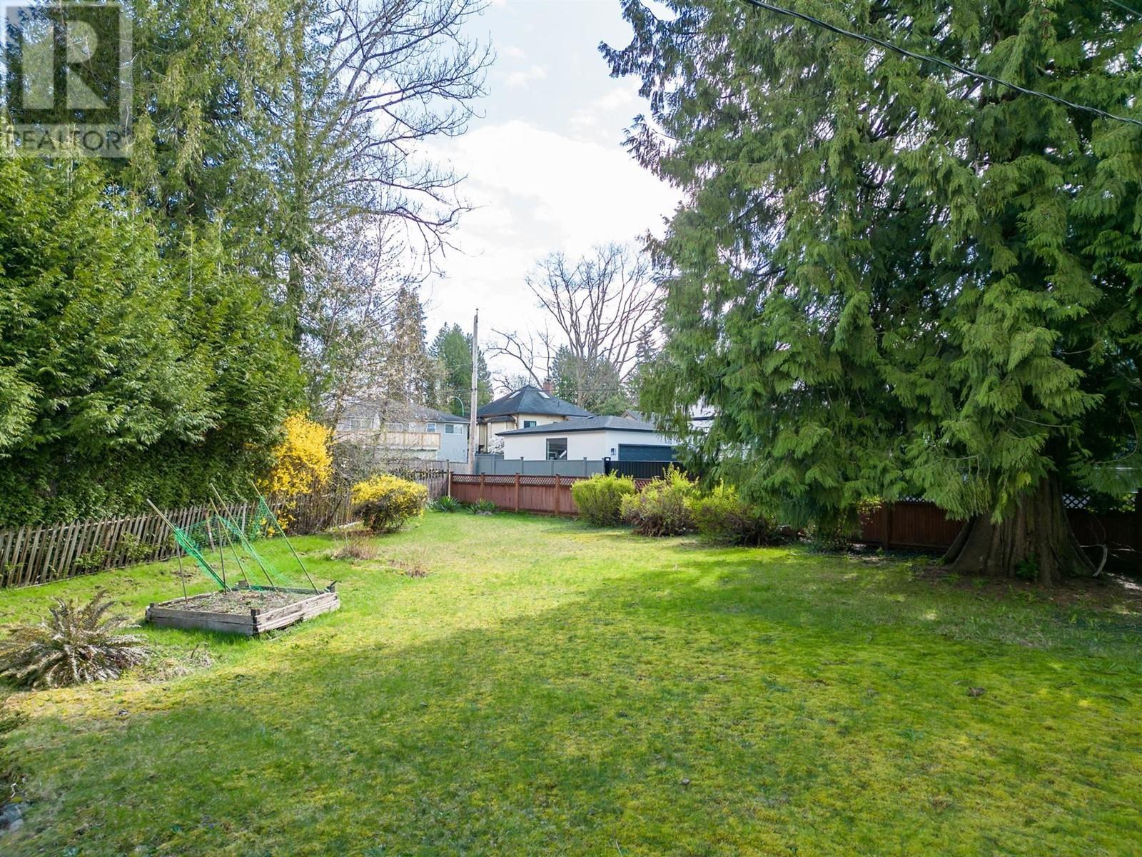 8272 15th Avenue, Burnaby, British Columbia  V3N 1X6 - Photo 10 - R2971603