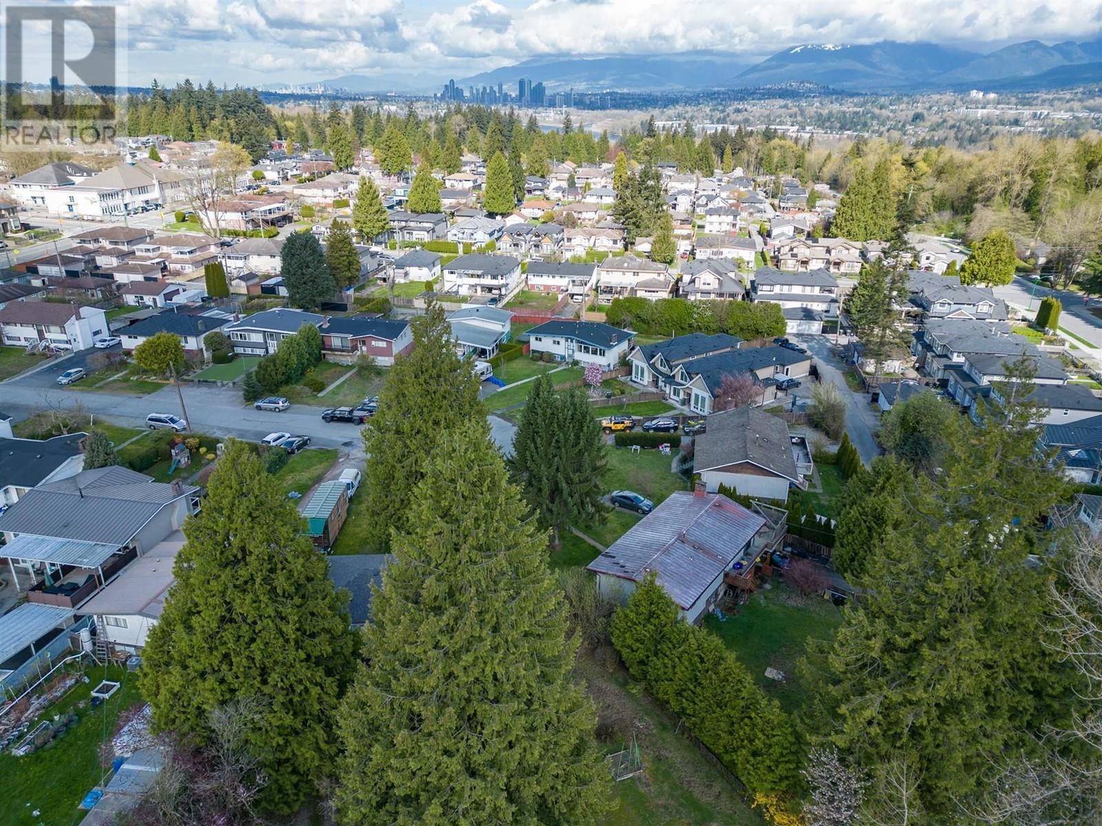 8272 15th Avenue, Burnaby, British Columbia  V3N 1X6 - Photo 13 - R2971603