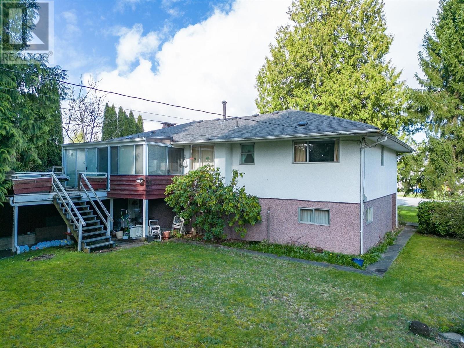 8272 15th Avenue, Burnaby, British Columbia  V3N 1X6 - Photo 8 - R2971603
