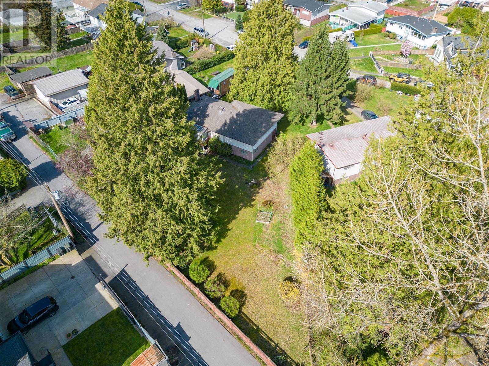 8272 15th Avenue, Burnaby, British Columbia  V3N 1X6 - Photo 5 - R2971603