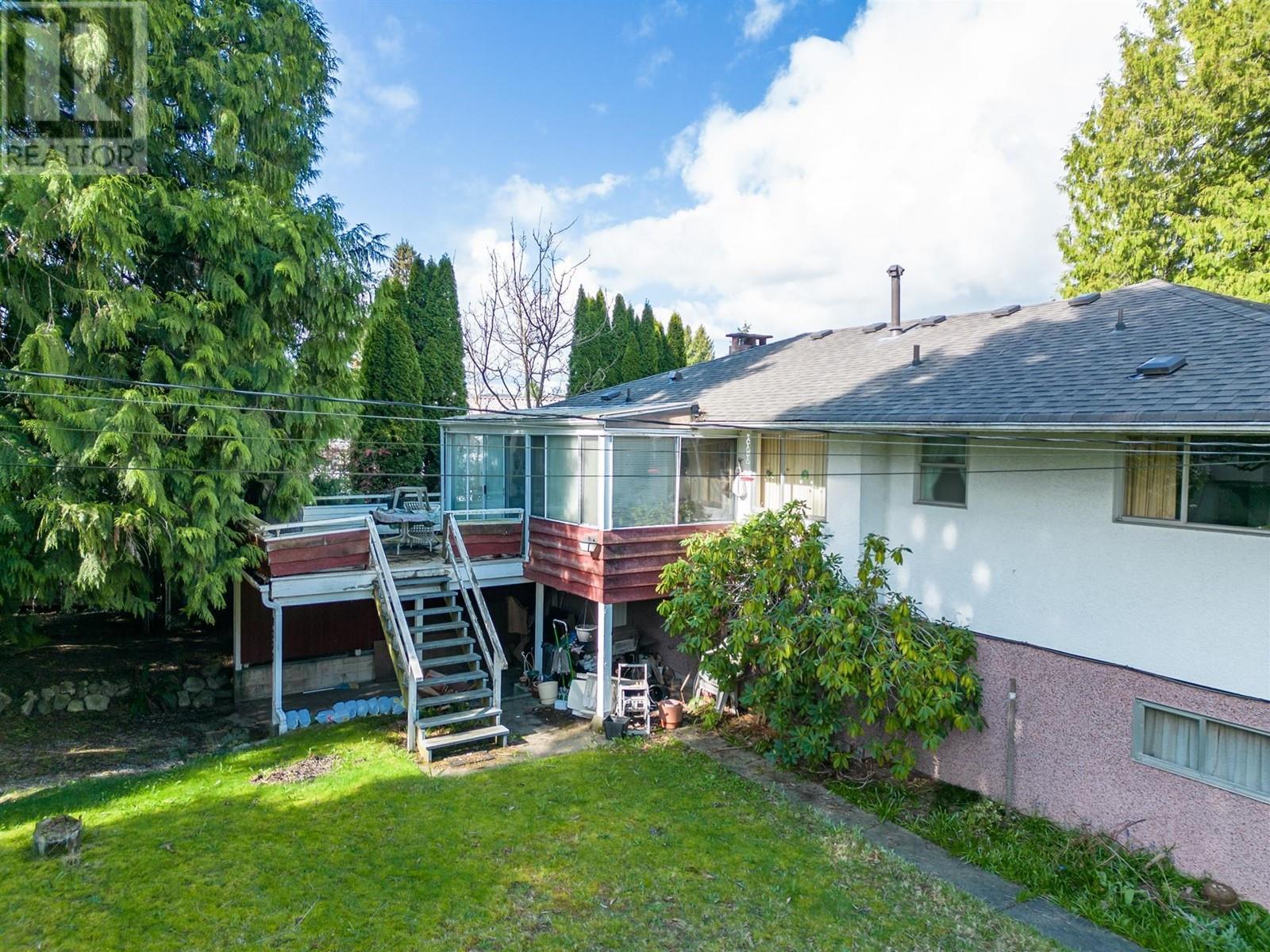 8272 15th Avenue, Burnaby, British Columbia  V3N 1X6 - Photo 18 - R2971603