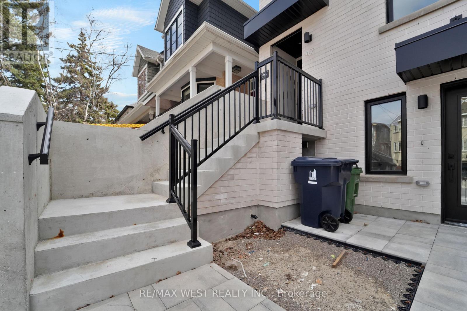 47 Morningside Avenue, Toronto, Ontario  M6S 1C6 - Photo 12 - W12078942