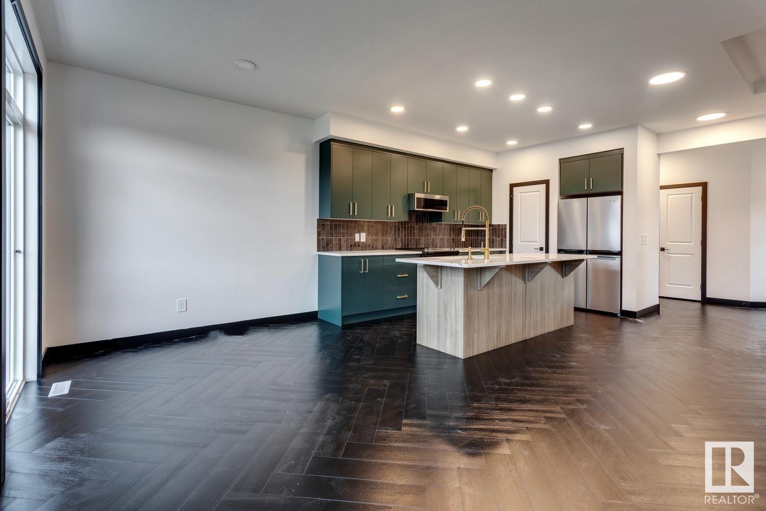 Property at 27 Chartres CL image 4