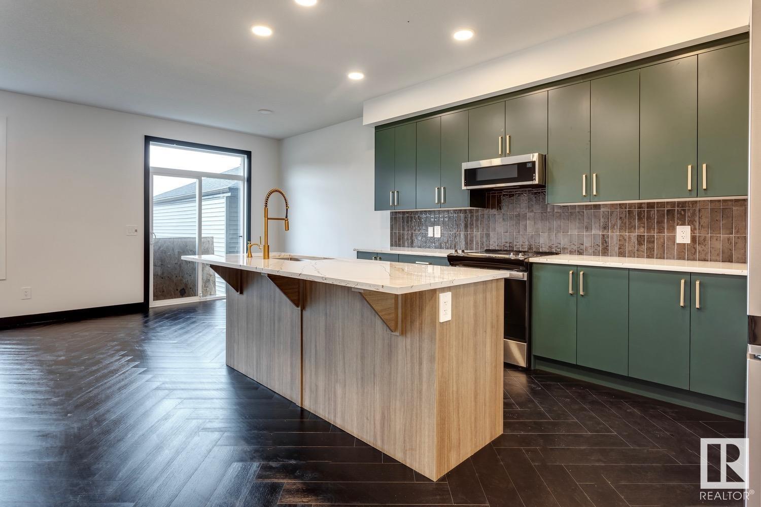Property at 27 Chartres CL image 2