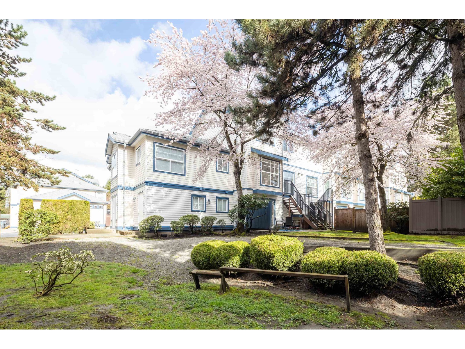503 9118 149 Street, Surrey, British Columbia  V3R 3Z6 - Photo 3 - R2983151
