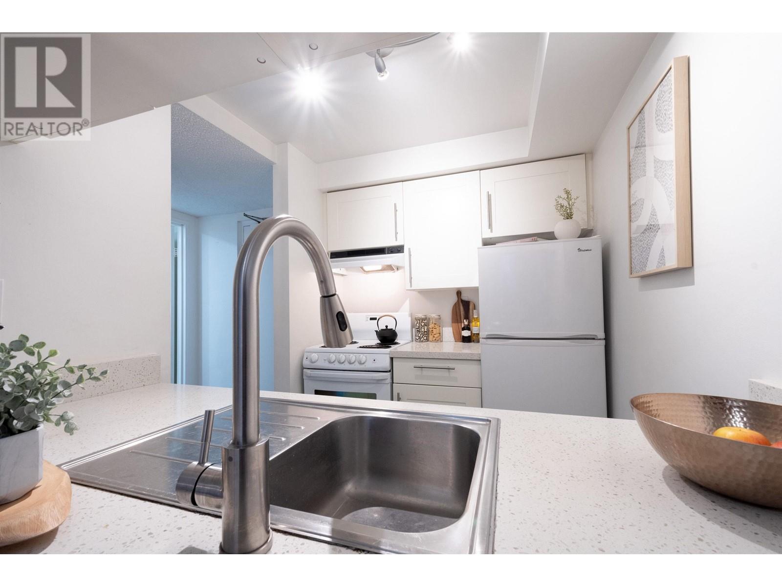 201 1270 Robson Street, Vancouver, British Columbia  V6E 3Z6 - Photo 5 - R2970104