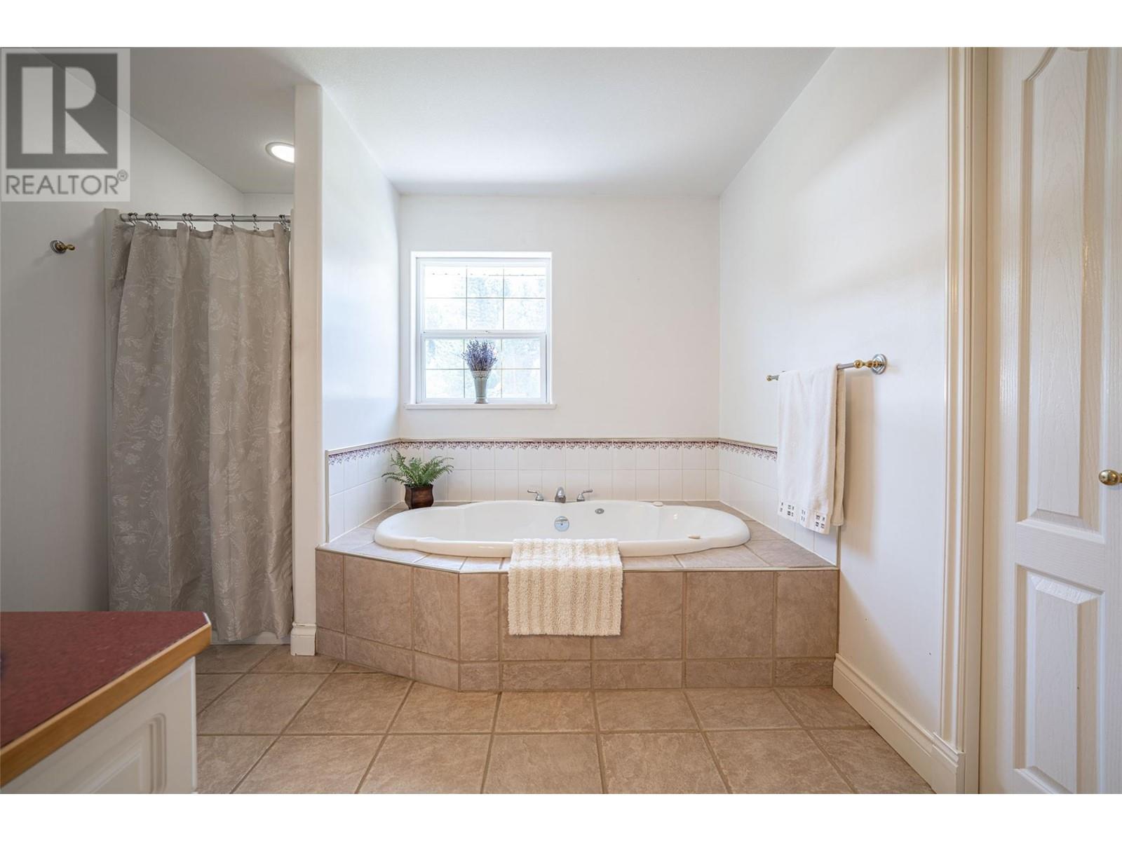 2990 50 Street Nw, Salmon Arm, British Columbia  V1E 4M2 - Photo 51 - 10343107