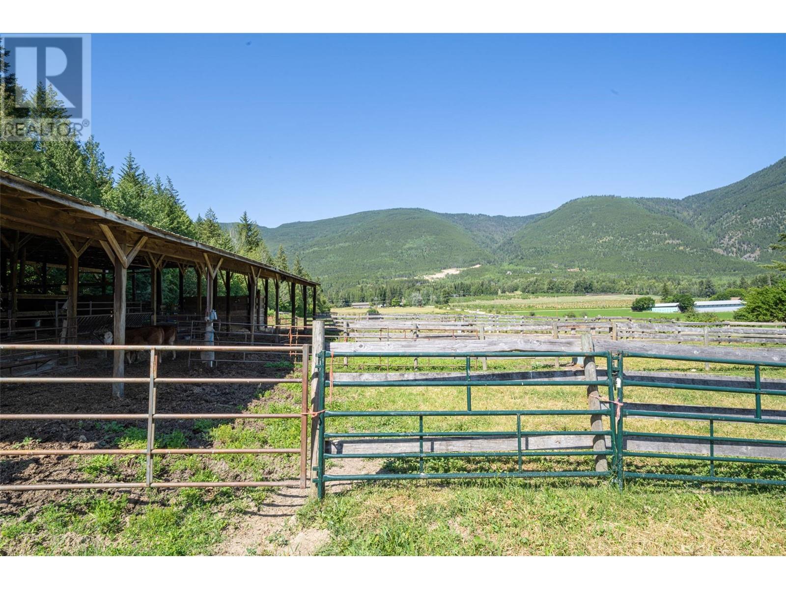 2990 50 Street Nw, Salmon Arm, British Columbia  V1E 4M2 - Photo 79 - 10343107