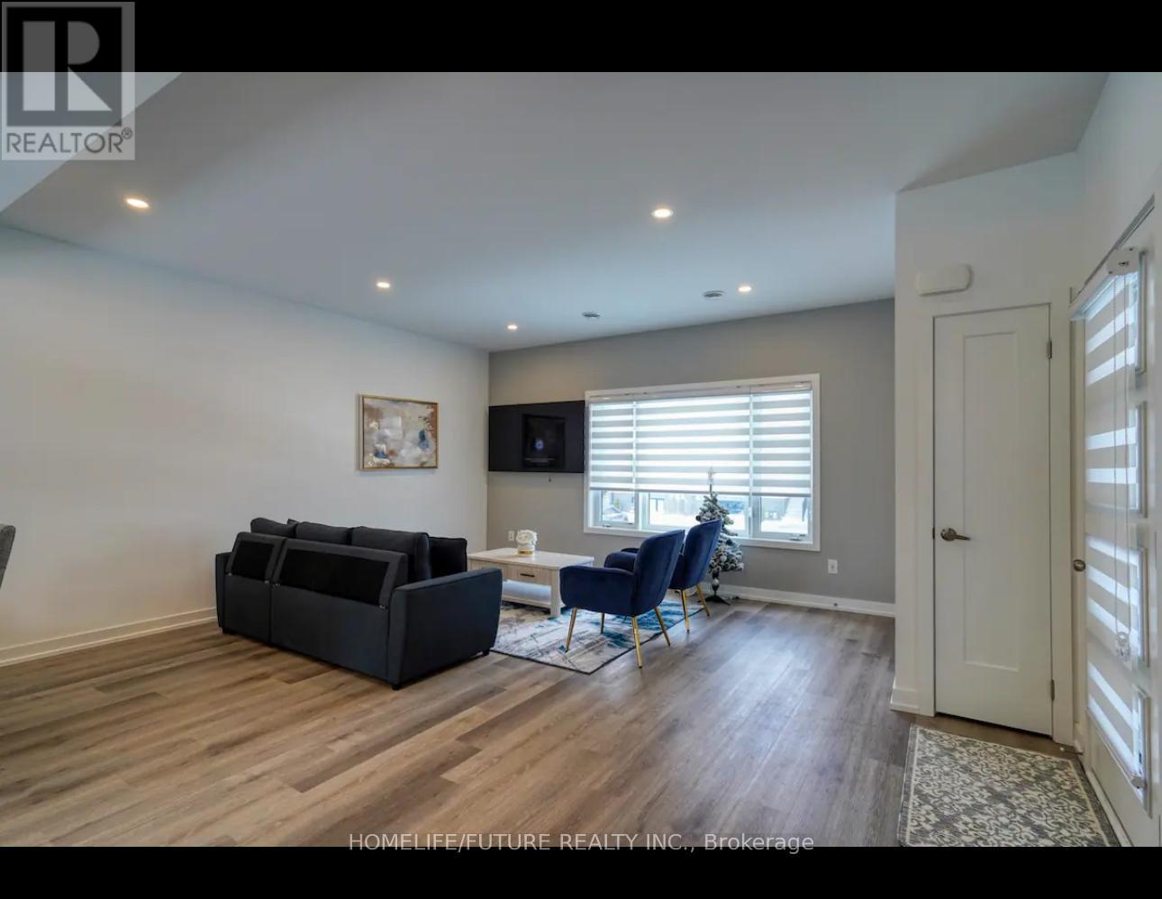 721 - 4263 Fourth Avenue, Niagara Falls, Ontario  L2E 0C2 - Photo 2 - X12079024
