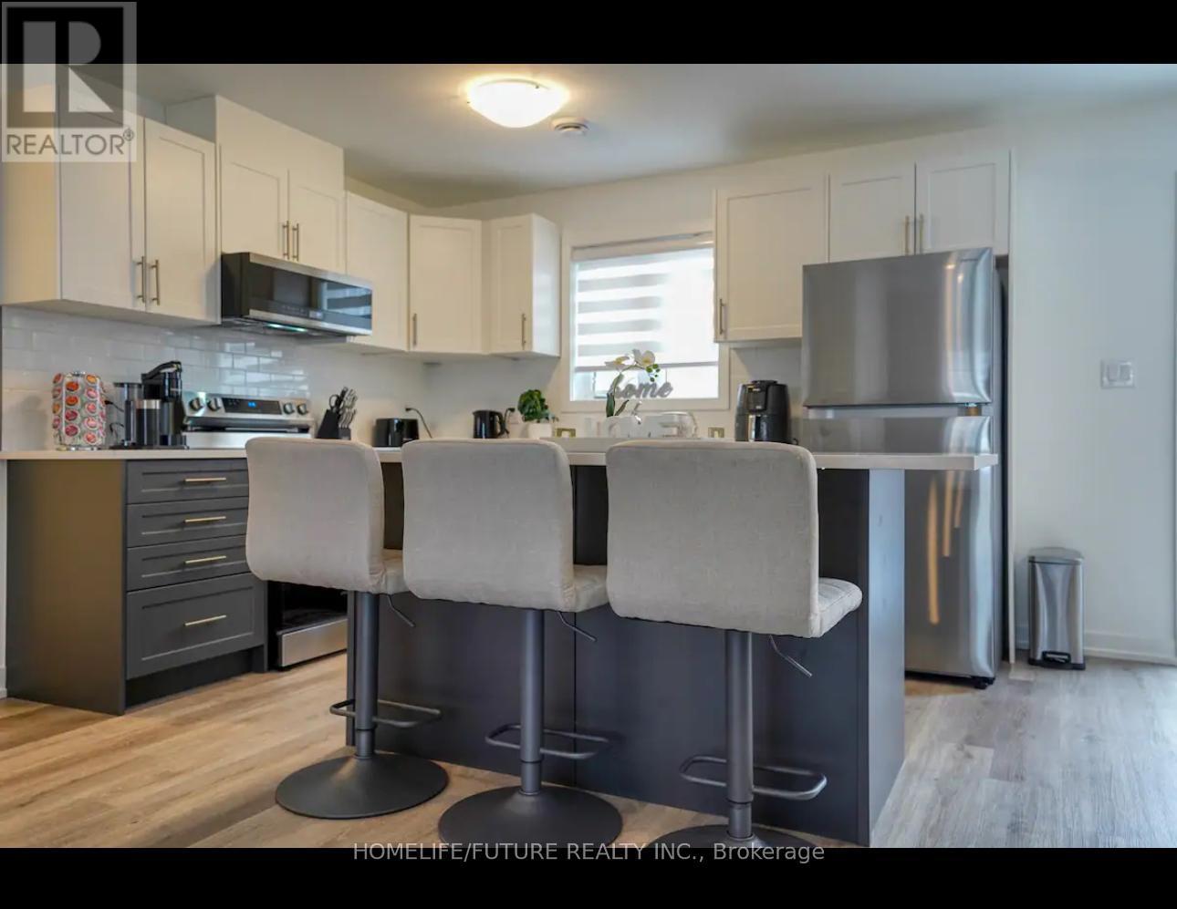 721 - 4263 Fourth Avenue, Niagara Falls, Ontario  L2E 0C2 - Photo 3 - X12079024