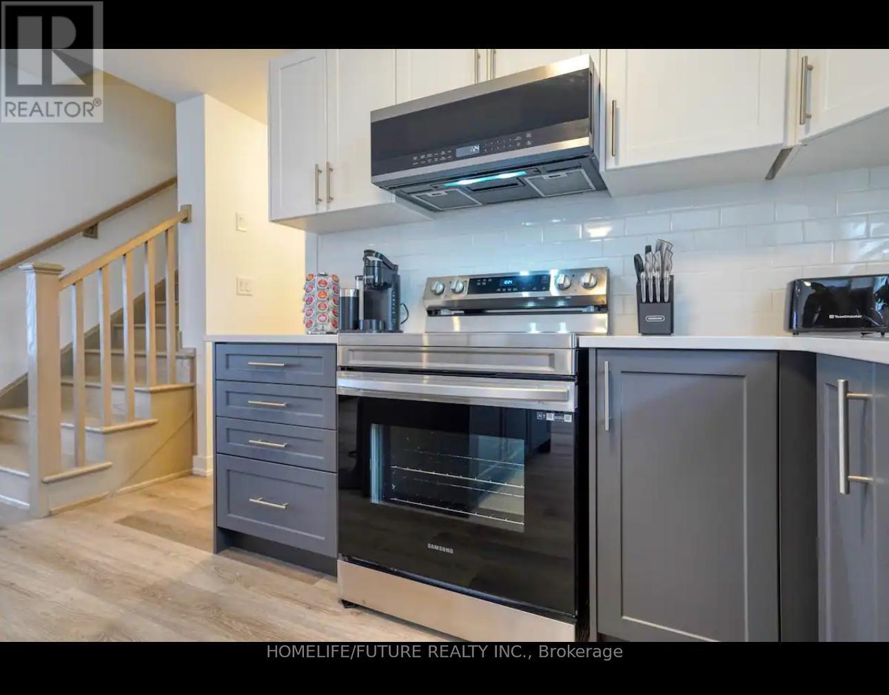 721 - 4263 Fourth Avenue, Niagara Falls, Ontario  L2E 0C2 - Photo 4 - X12079024