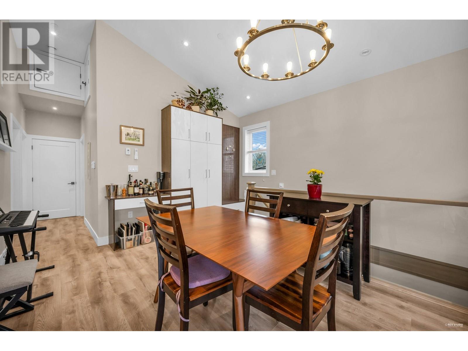 2745 Duke Street, Vancouver, British Columbia  V5R 4S8 - Photo 3 - R2987735