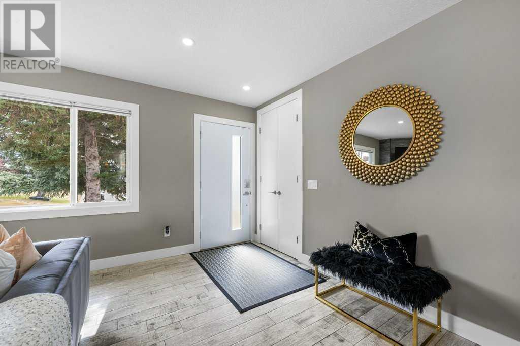 656 Malvern Drive Ne, Calgary, Alberta  T2A 5P5 - Photo 3 - A2209939