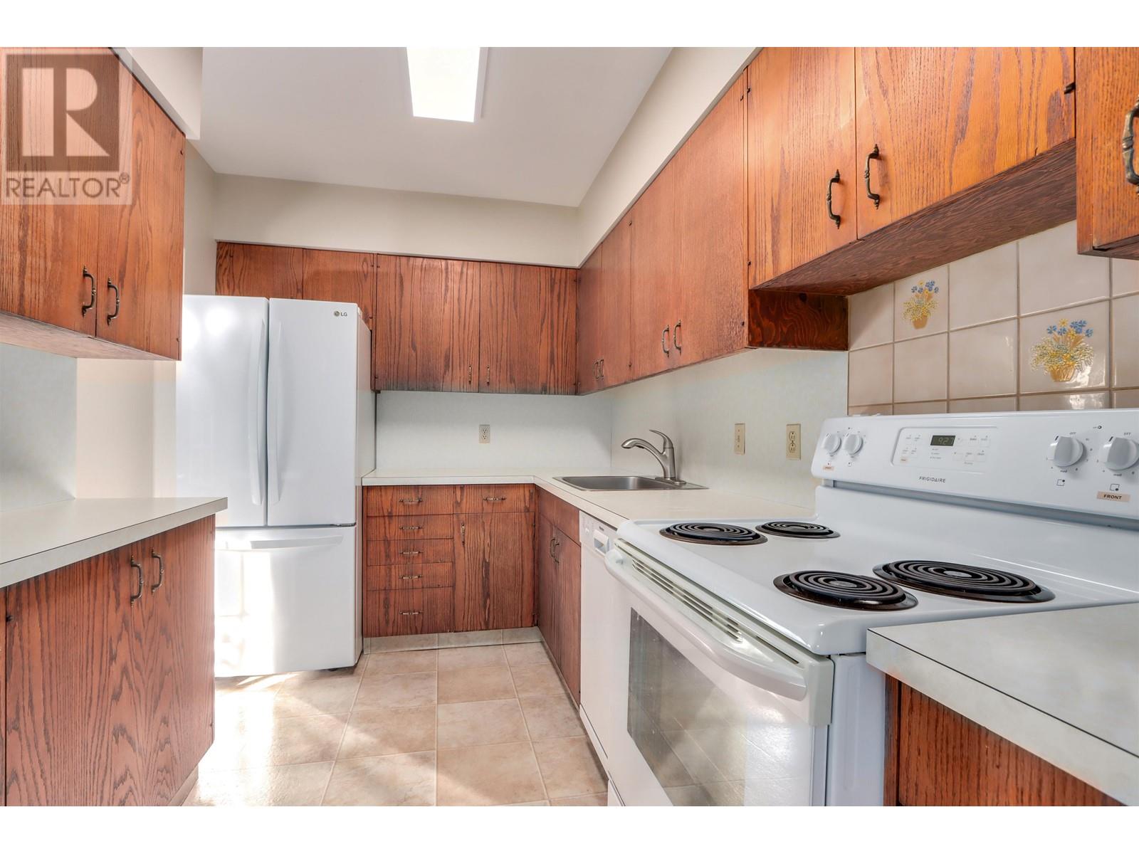 Listing Picture 4 of 6 : 5070 BLENHEIM STREET, Vancouver / 溫哥華 - 魯藝地產 Yvonne Lu Group - MLS Medallion Club Member