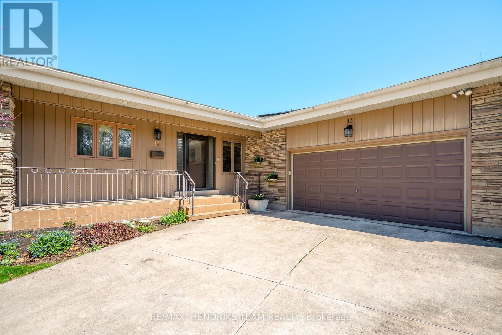 Property at 13 JASMIN CRESCENT image 3