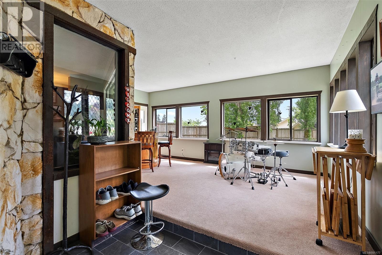 Property at 3025 Cobble Hill Rd image 2
