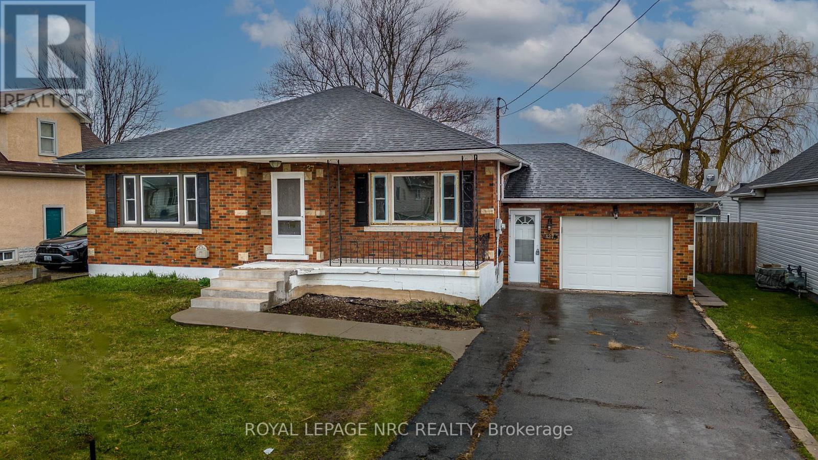 127 Borden Avenue, Port Colborne (Main Street), Ontario  L3K 3Z6 - Photo 1 - X12079103