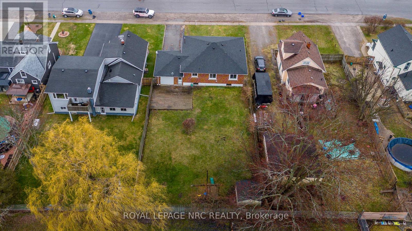 127 Borden Avenue, Port Colborne (Main Street), Ontario  L3K 3Z6 - Photo 2 - X12079103