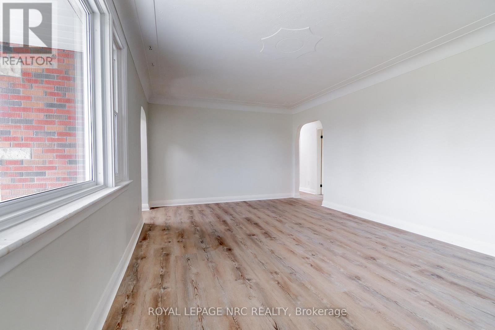 127 Borden Avenue, Port Colborne (Main Street), Ontario  L3K 3Z6 - Photo 7 - X12079103