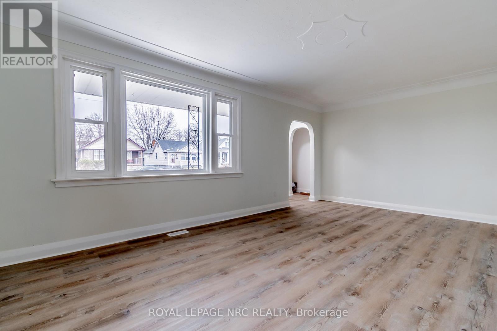 127 Borden Avenue, Port Colborne (Main Street), Ontario  L3K 3Z6 - Photo 8 - X12079103