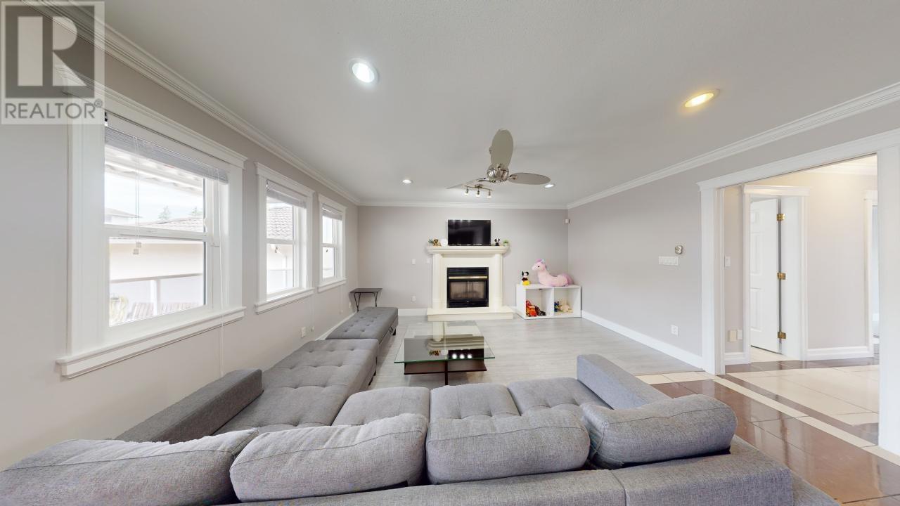 Listing Picture 10 of 39 : 7563 CARIBOO ROAD, Burnaby / 本拿比 - 魯藝地產 Yvonne Lu Group - MLS Medallion Club Member