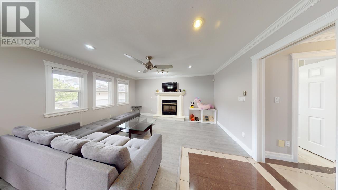 Listing Picture 8 of 39 : 7563 CARIBOO ROAD, Burnaby / 本拿比 - 魯藝地產 Yvonne Lu Group - MLS Medallion Club Member