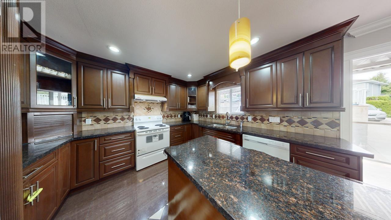 Listing Picture 12 of 39 : 7563 CARIBOO ROAD, Burnaby / 本拿比 - 魯藝地產 Yvonne Lu Group - MLS Medallion Club Member