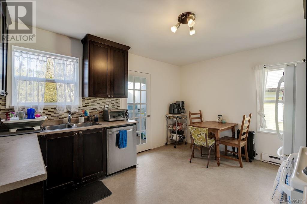 3222 Millgrove St, Saanich, British Columbia  V8Z 3V5 - Photo 7 - 994836