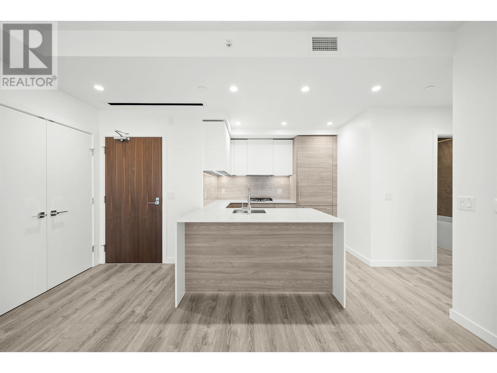 #1006 660 Quayside Drive, New Westminster, British Columbia  V3M 0P2 - Photo 2 - R2989645