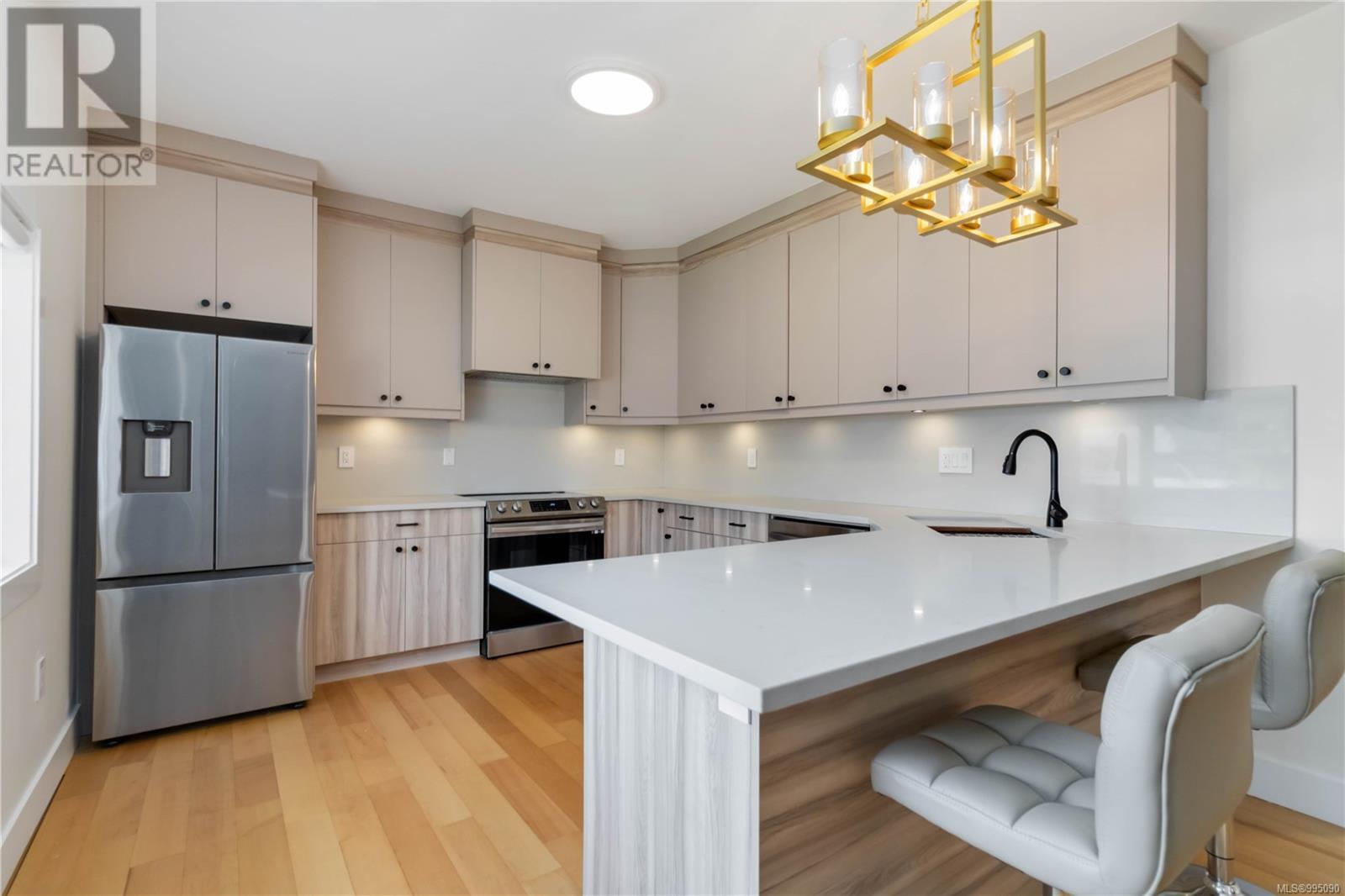 Property at 626 Rothwell St image 1