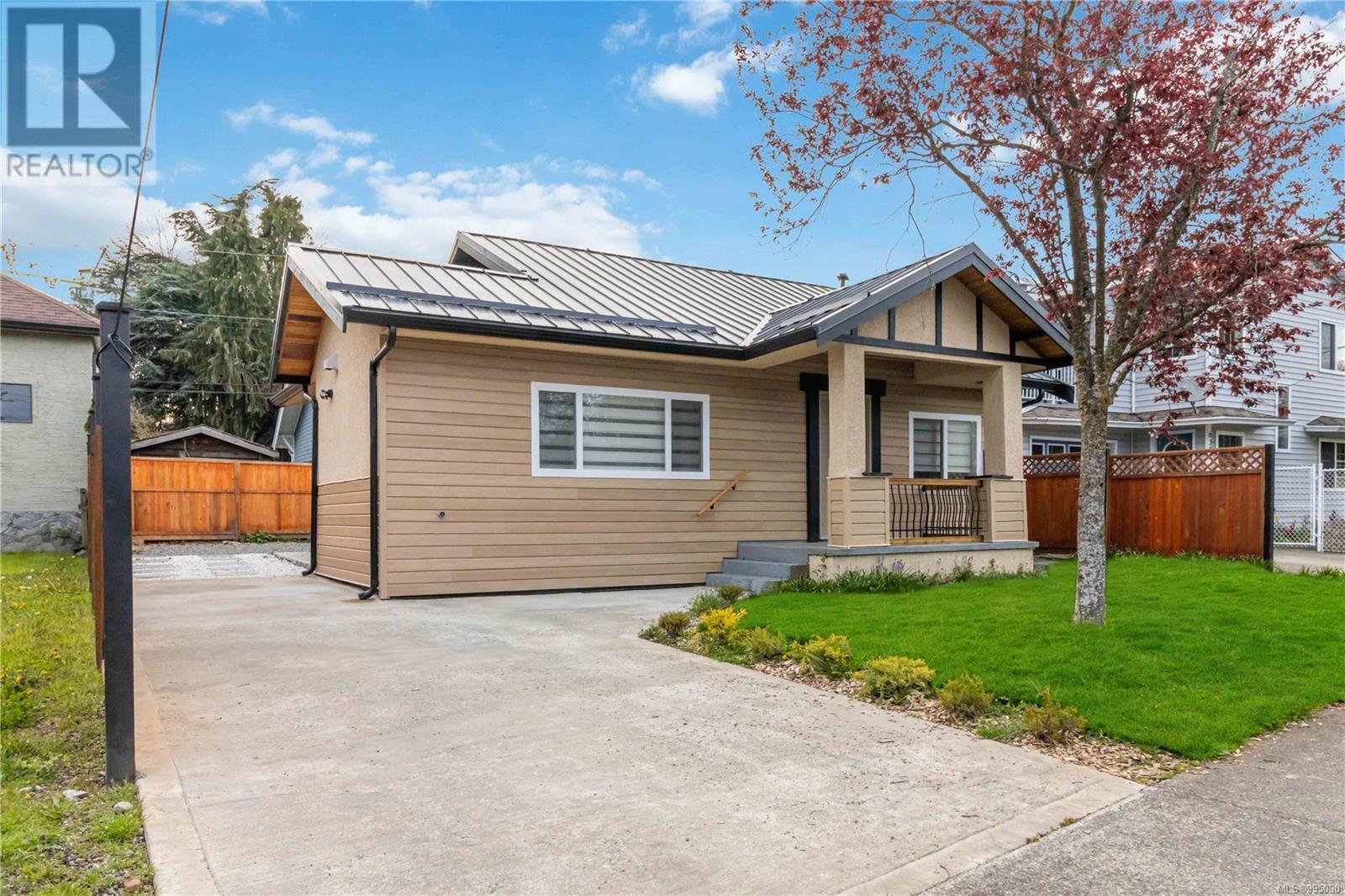 Property at 626 Rothwell St image 2