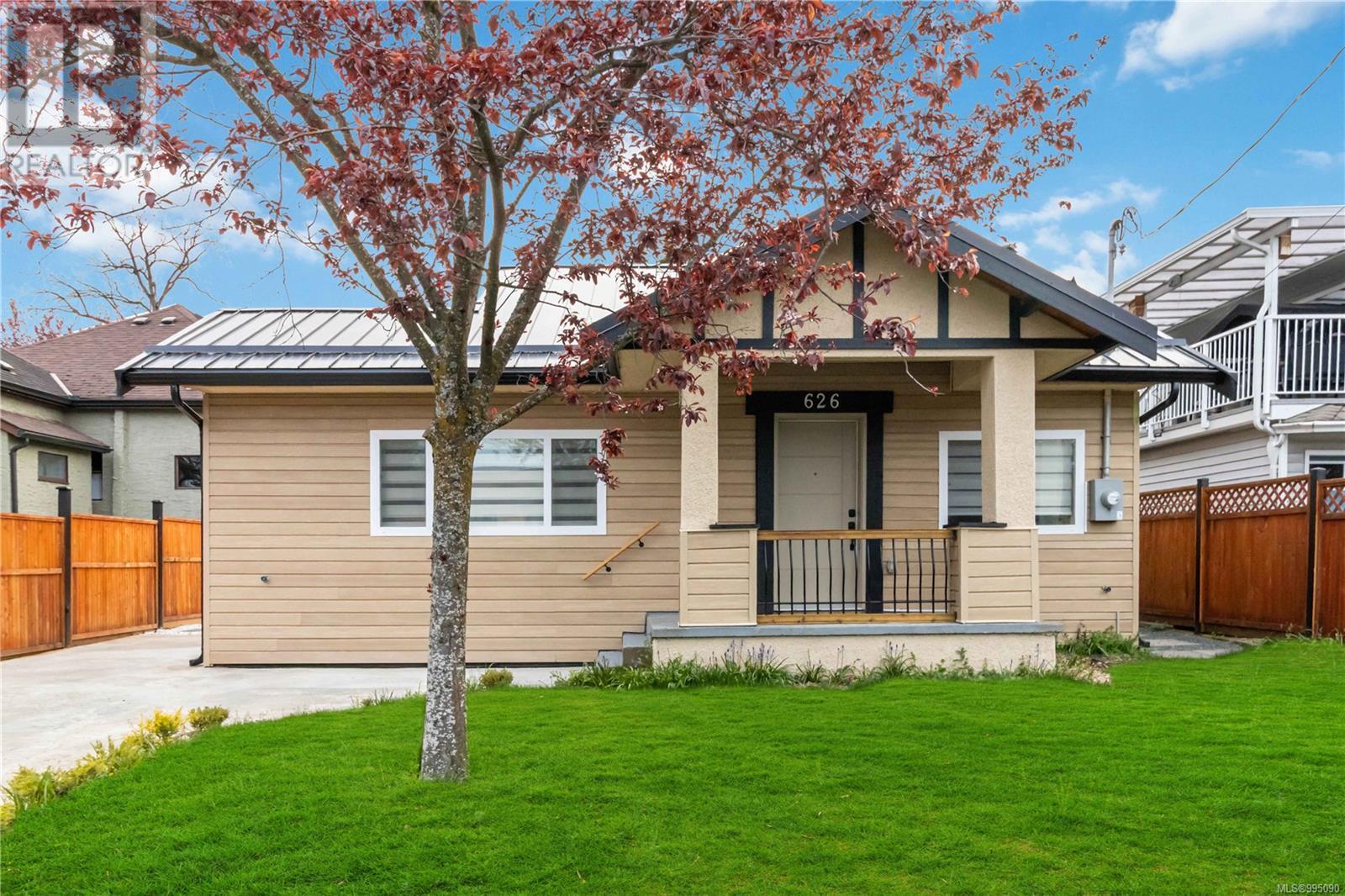 Property at 626 Rothwell St image 3