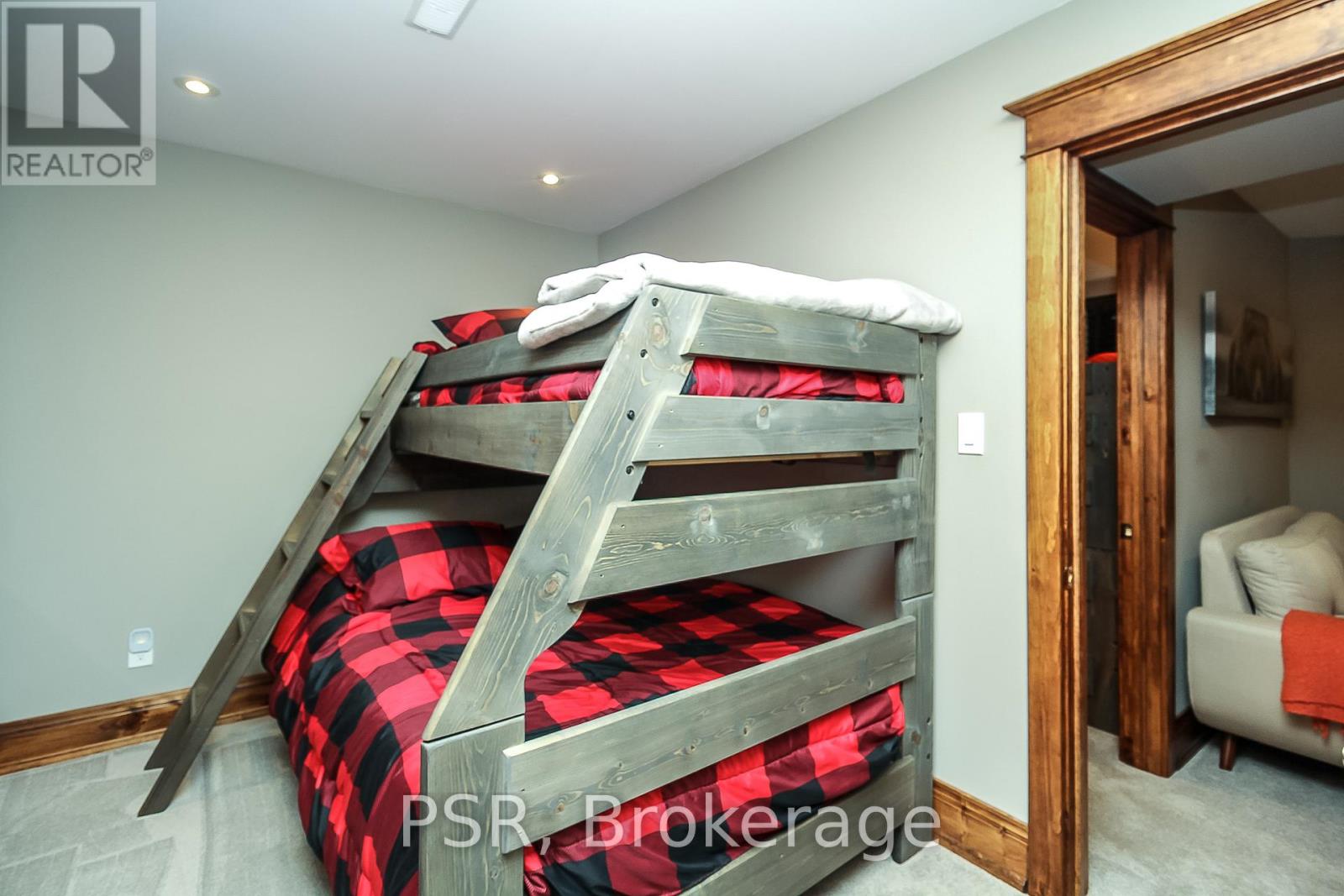 145 Snowbridge Way, Blue Mountains, Ontario  L9Y 0V1 - Photo 17 - X12079233
