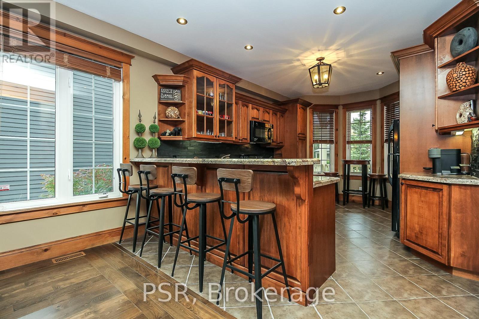 145 Snowbridge Way, Blue Mountains, Ontario  L9Y 0V1 - Photo 5 - X12079233