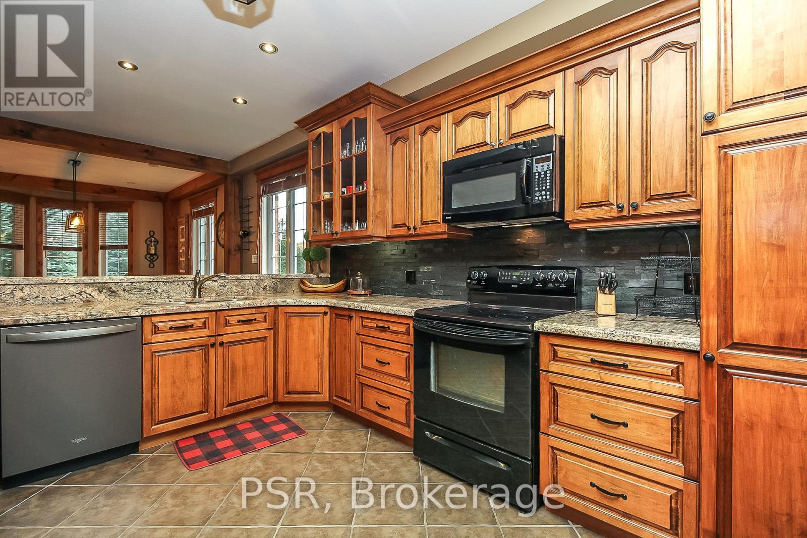 145 Snowbridge Way, Blue Mountains, Ontario  L9Y 0V1 - Photo 9 - X12079233