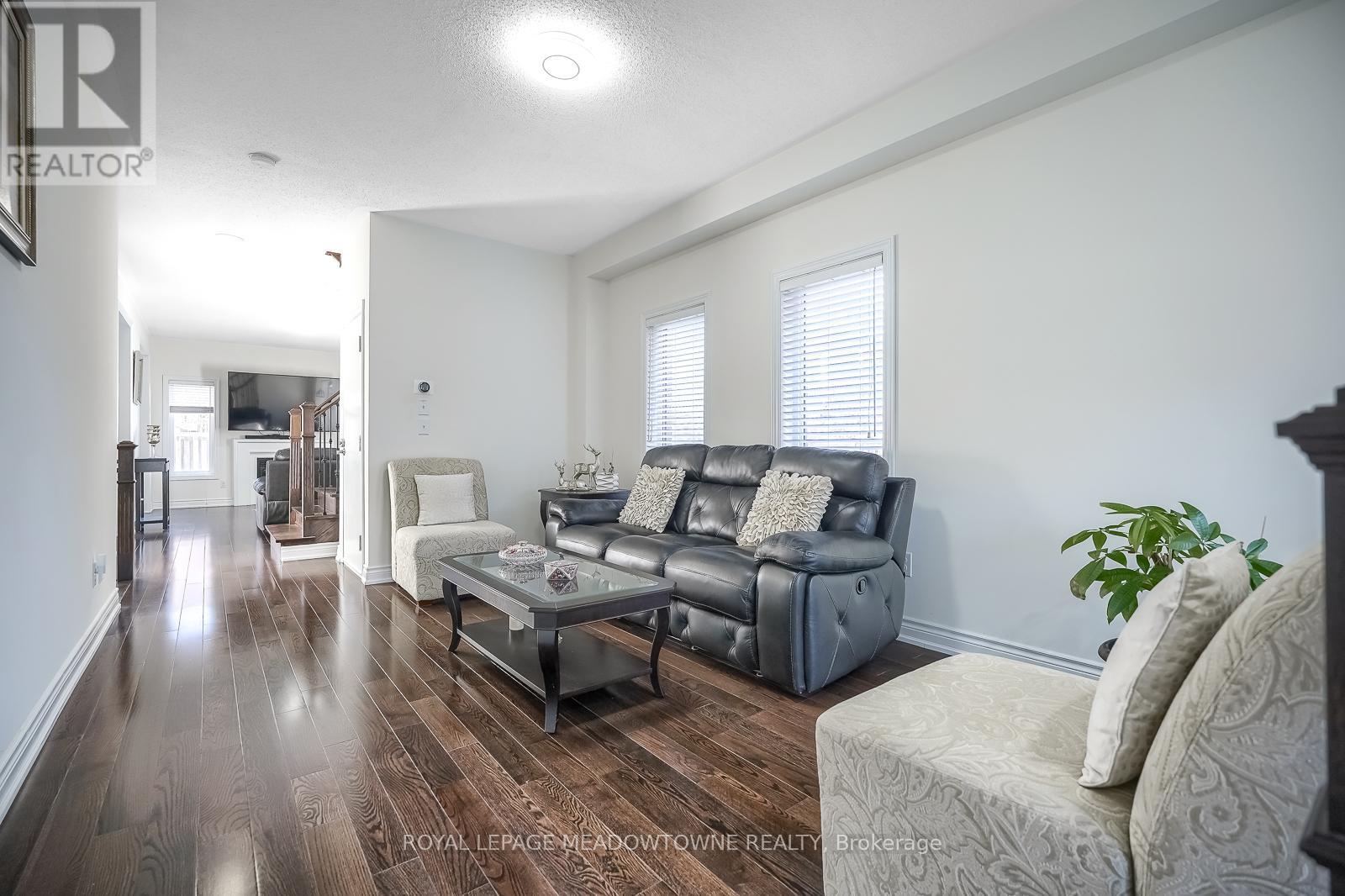 9 Moore's Court, Markham, Ontario  L6B 0V6 - Photo 6 - N12079232