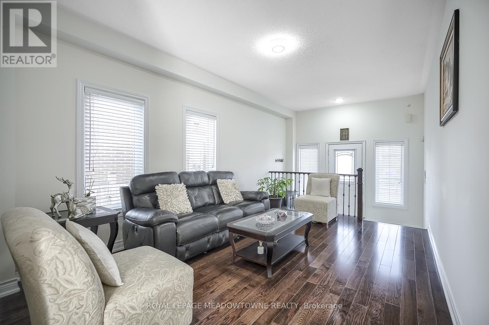 9 Moore's Court, Markham, Ontario  L6B 0V6 - Photo 7 - N12079232