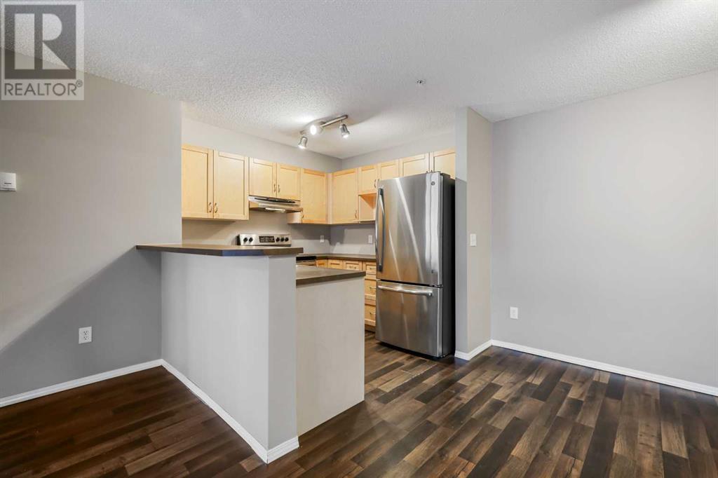 Property at 6112, 70 Panamount Drive NW image 5