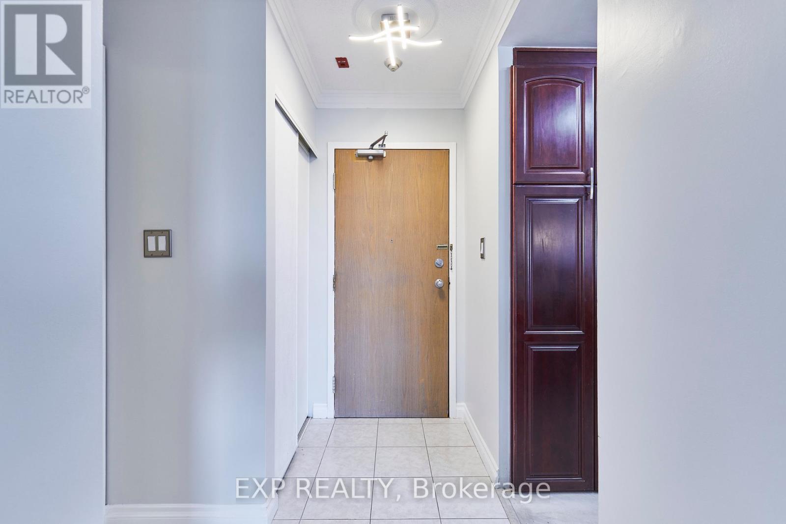 Property at 702 - 711 ROSSLAND ROAD E image 2