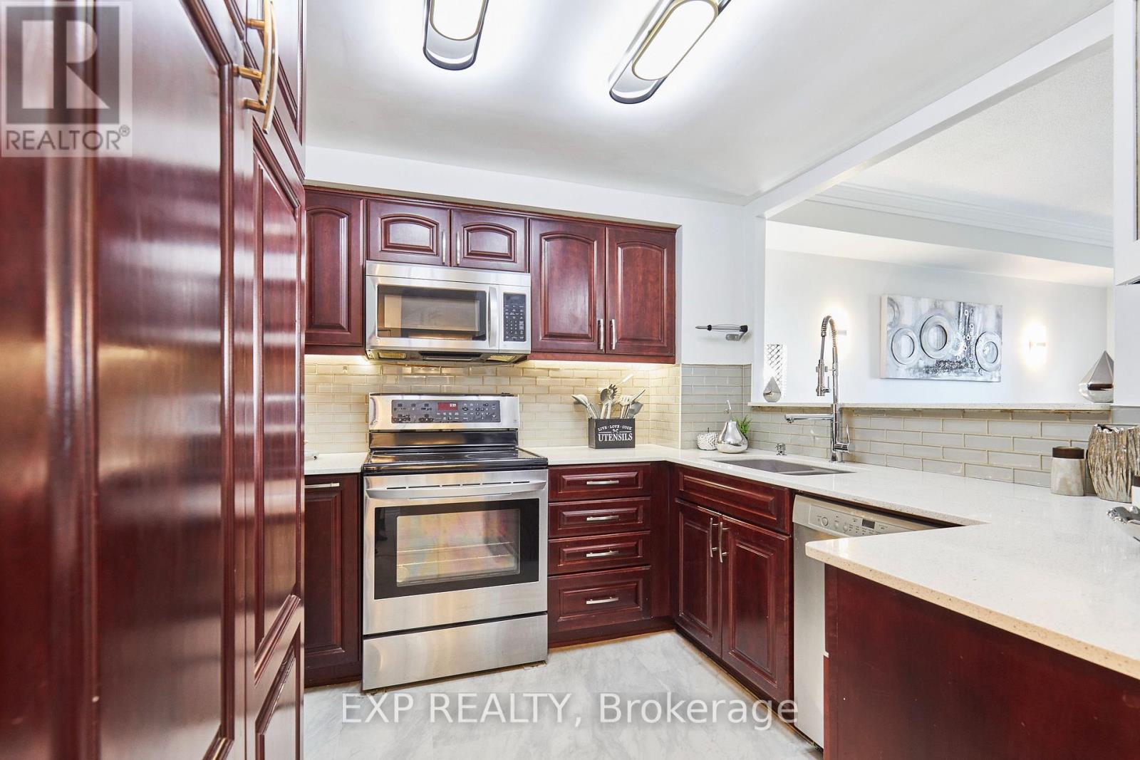 Property at 702 - 711 ROSSLAND ROAD E image 5