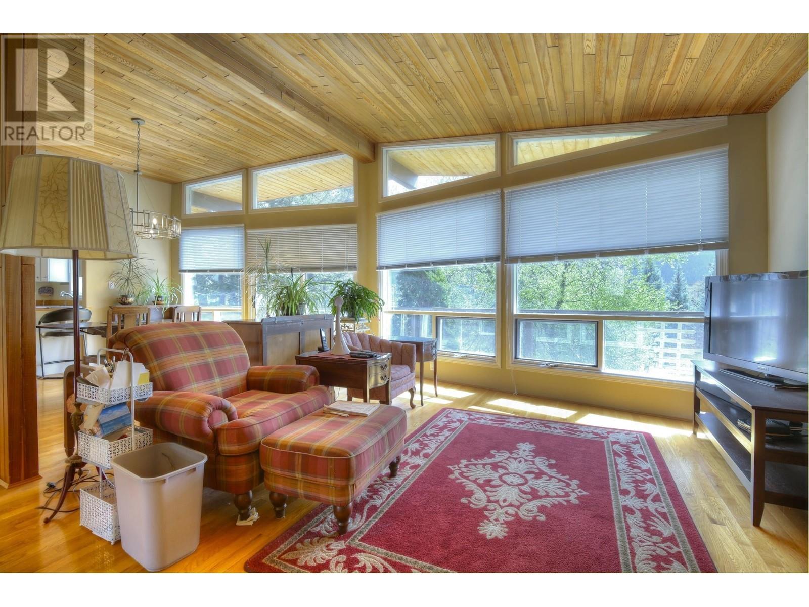 Property at 1712 SIGNAL POINT ROAD image 4