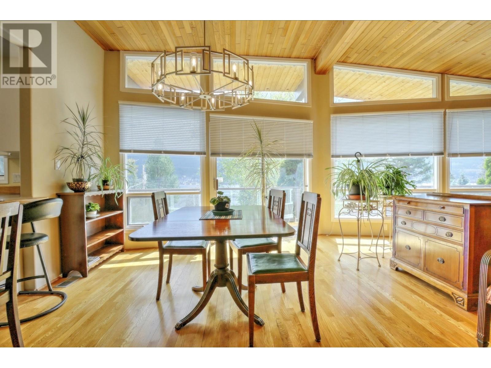 Property at 1712 SIGNAL POINT ROAD image 5