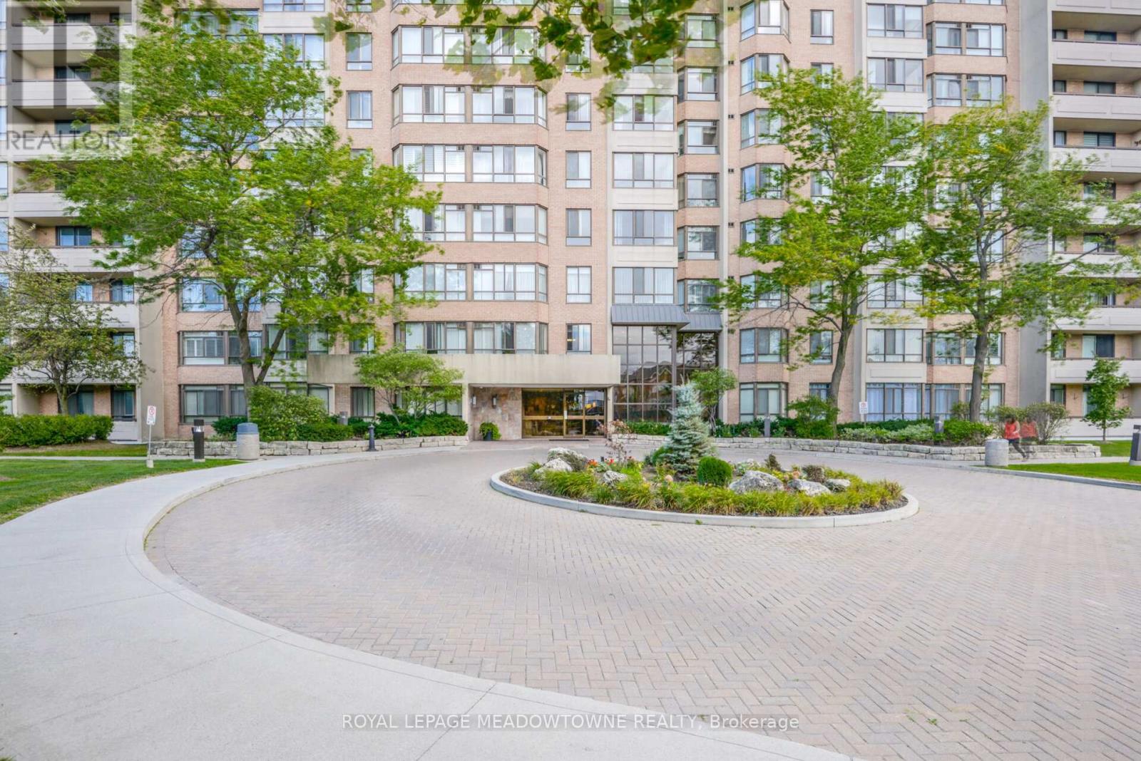 Property at 106 - 100 COUNTY COURT BOULEVARD image 2