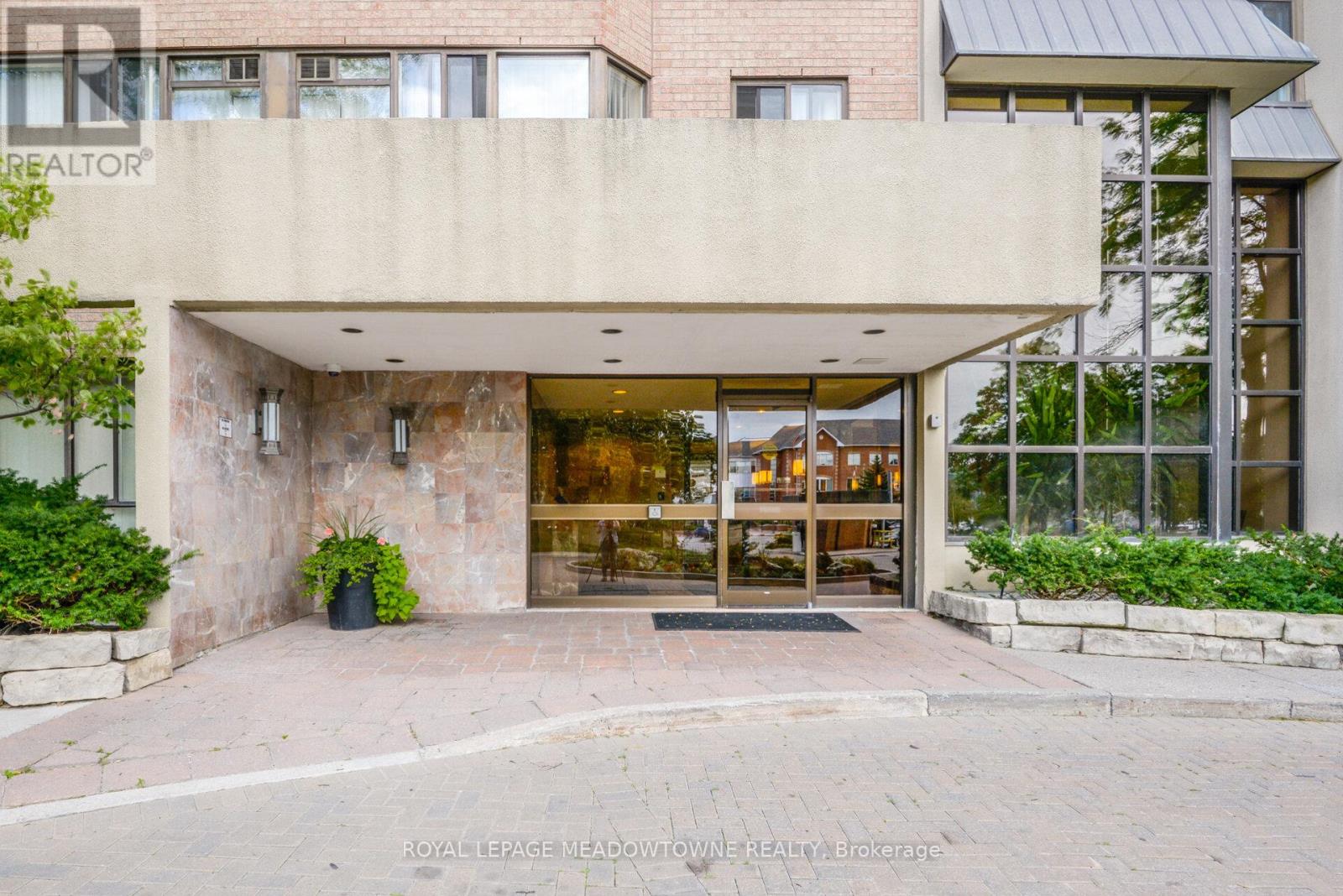Property at 106 - 100 COUNTY COURT BOULEVARD image 3