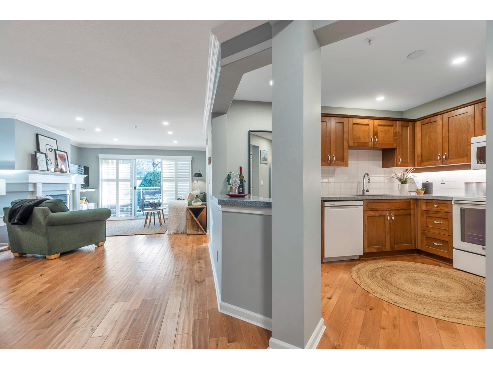 211 15185 22 Avenue, Surrey, British Columbia  V4A 9T4 - Photo 8 - R2989600