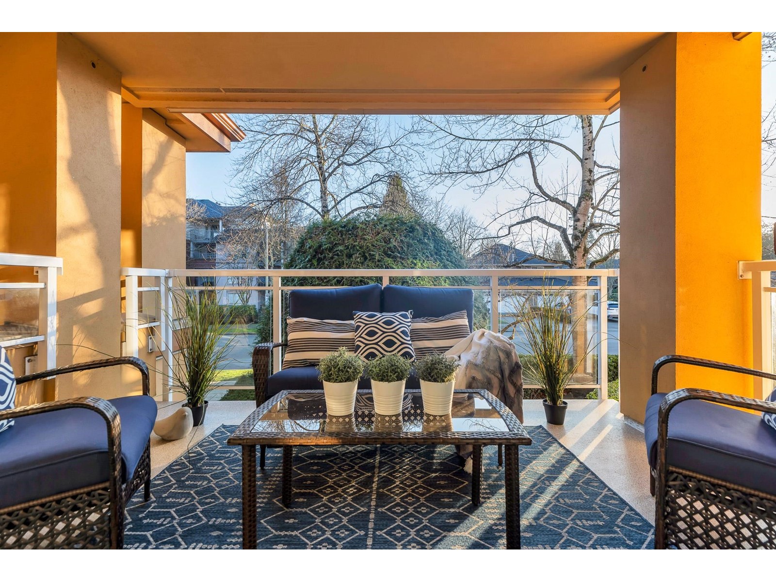 211 15185 22 Avenue, Surrey, British Columbia  V4A 9T4 - Photo 2 - R2989600