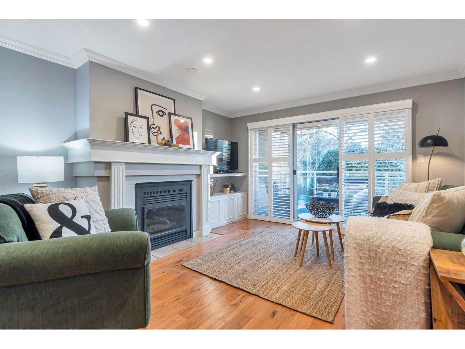 211 15185 22 Avenue, Surrey, British Columbia  V4A 9T4 - Photo 3 - R2989600
