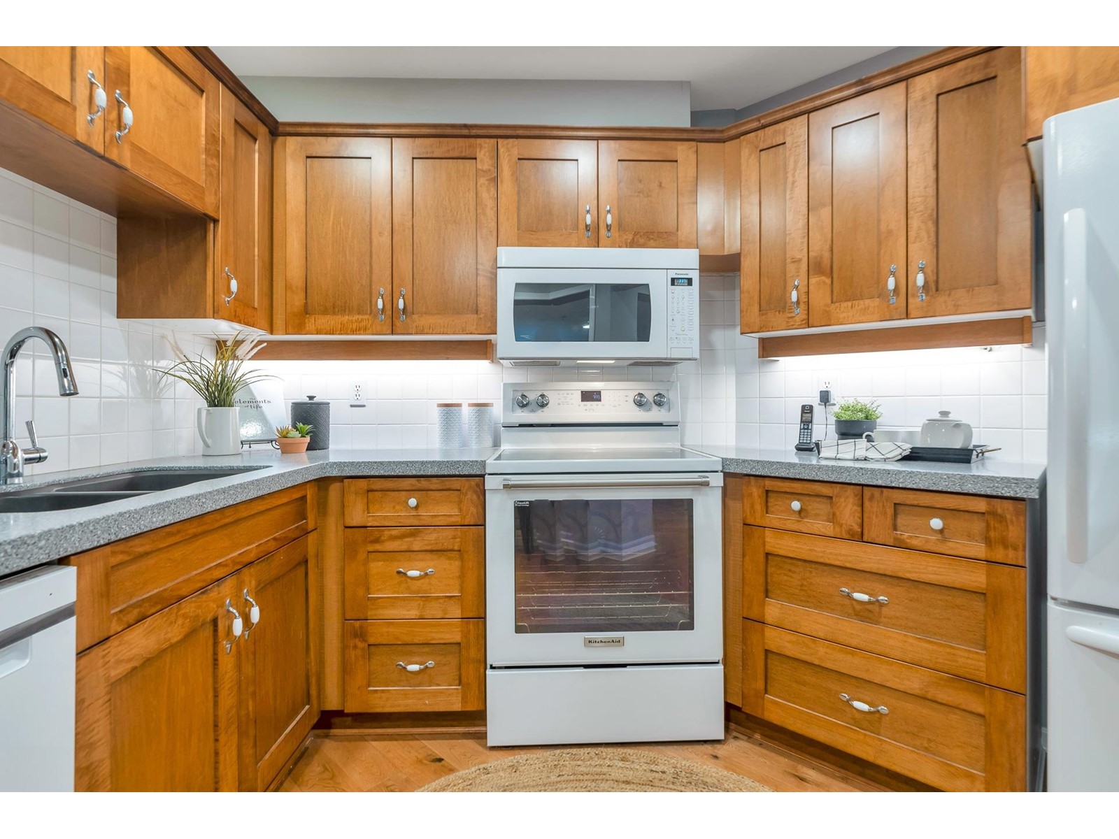 211 15185 22 Avenue, Surrey, British Columbia  V4A 9T4 - Photo 4 - R2989600