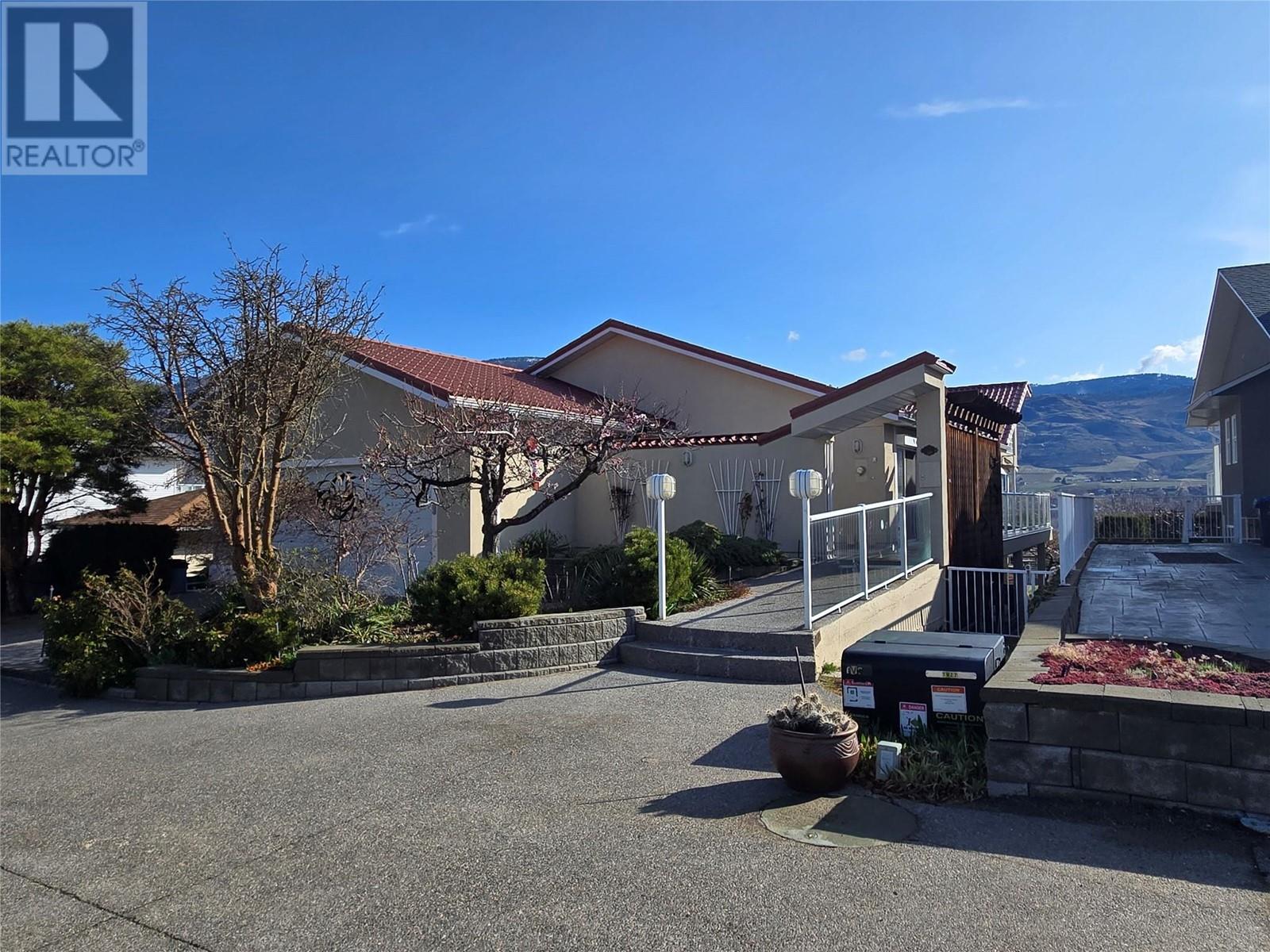 Property at 4007 Lobelia Drive image 2