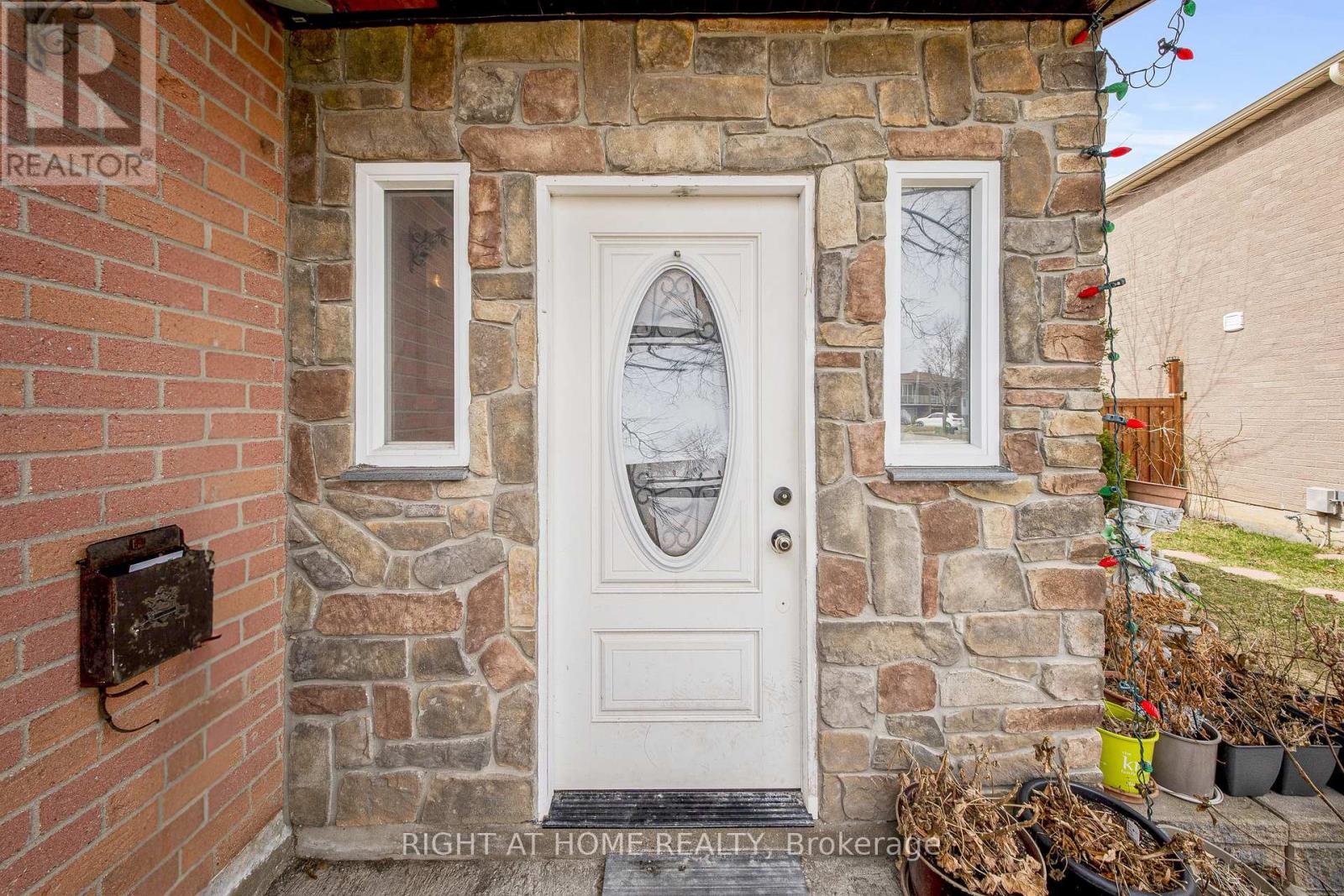 Property at 272 ABERDEEN AVENUE image 2